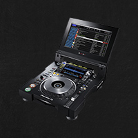 Новые хэдлайнеры: представляем DJ систему CDJ-TOUR1 и DJM-TOUR1 для больших фестивалей и масштабных мероприятий.